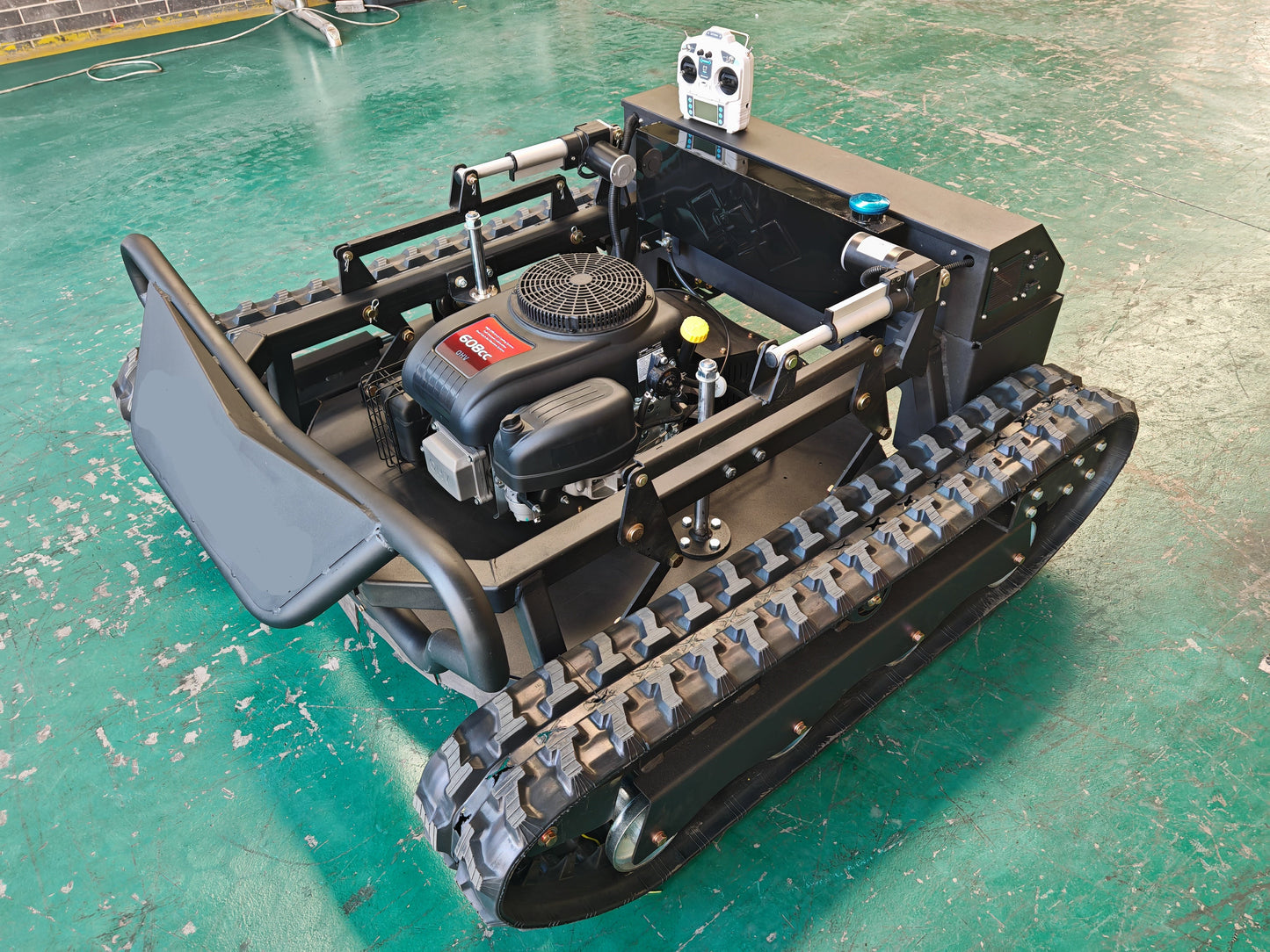 Remote-controlled lawnmower T1