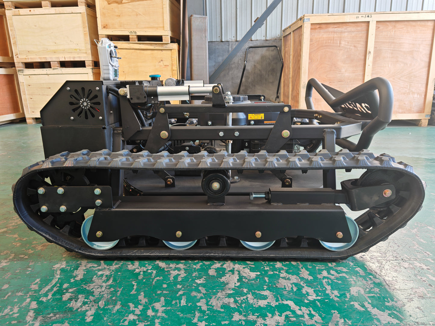 Remote-controlled lawnmower T1