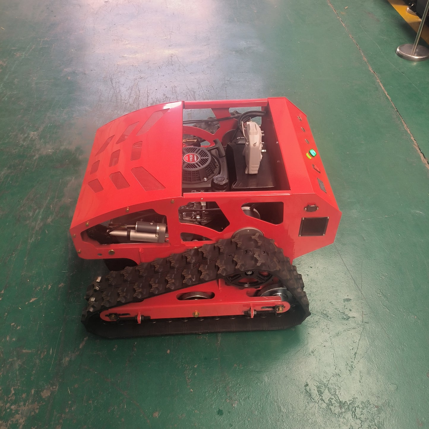 Remote-controlled lawn mower K1